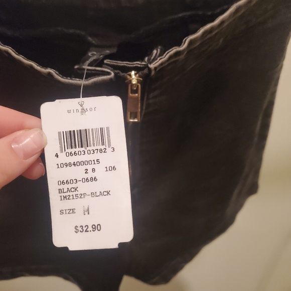 NWT🏷Highwaisted stretch denim shorts - Picture 6 of 7